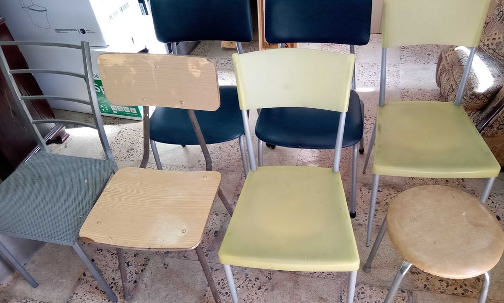 Cadeiras e banco, usados, 2 un por 5€