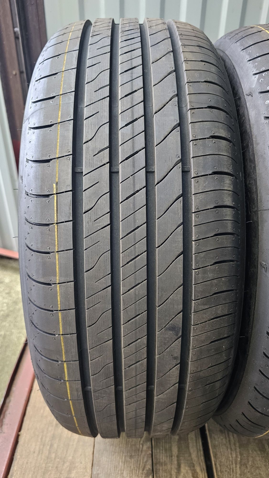 Goodyear EFFICIENT Grip performance 2 205/50r17 93V XL