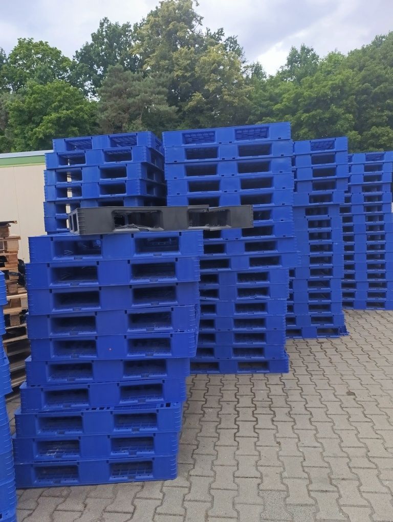 Palety plastikowe 110x110
