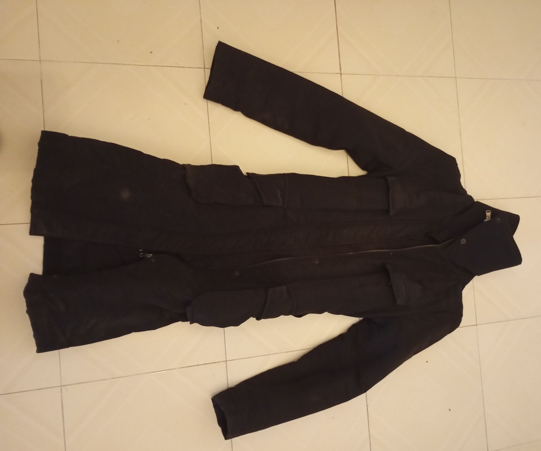 Casaco  gabardina comprida salsa