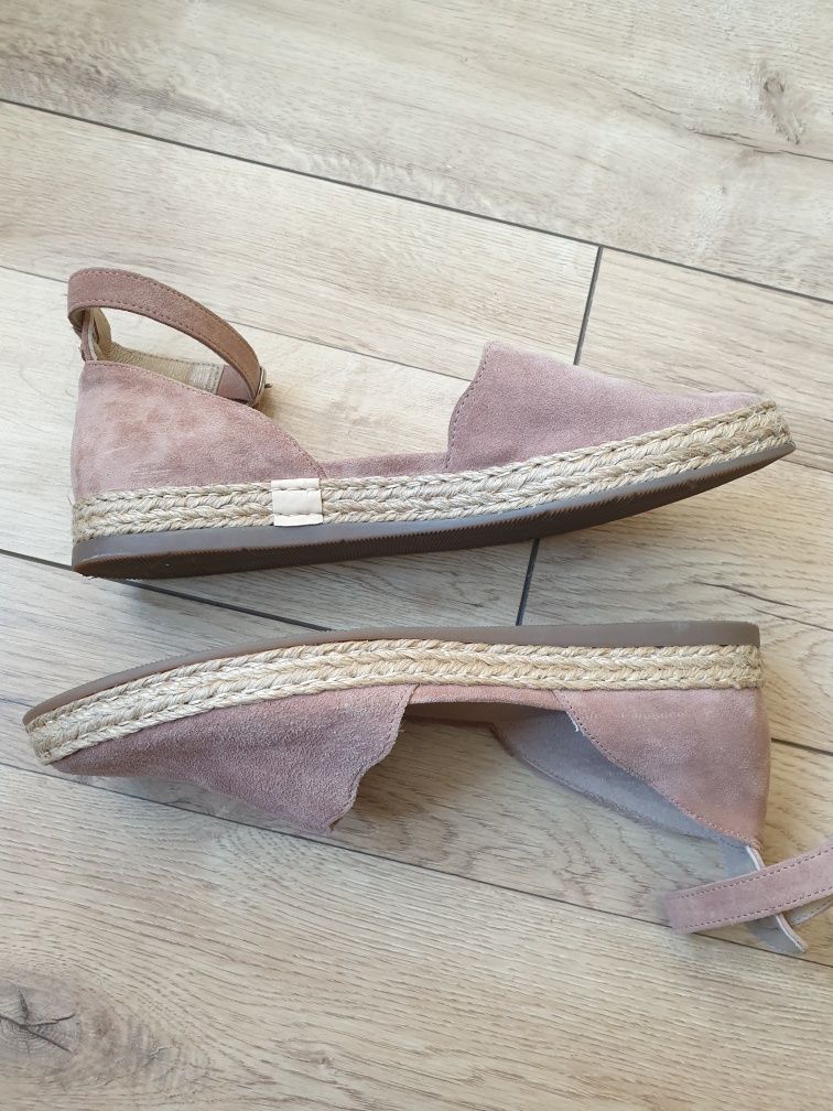 Espadryle z zapięciem na kostce Ryłko