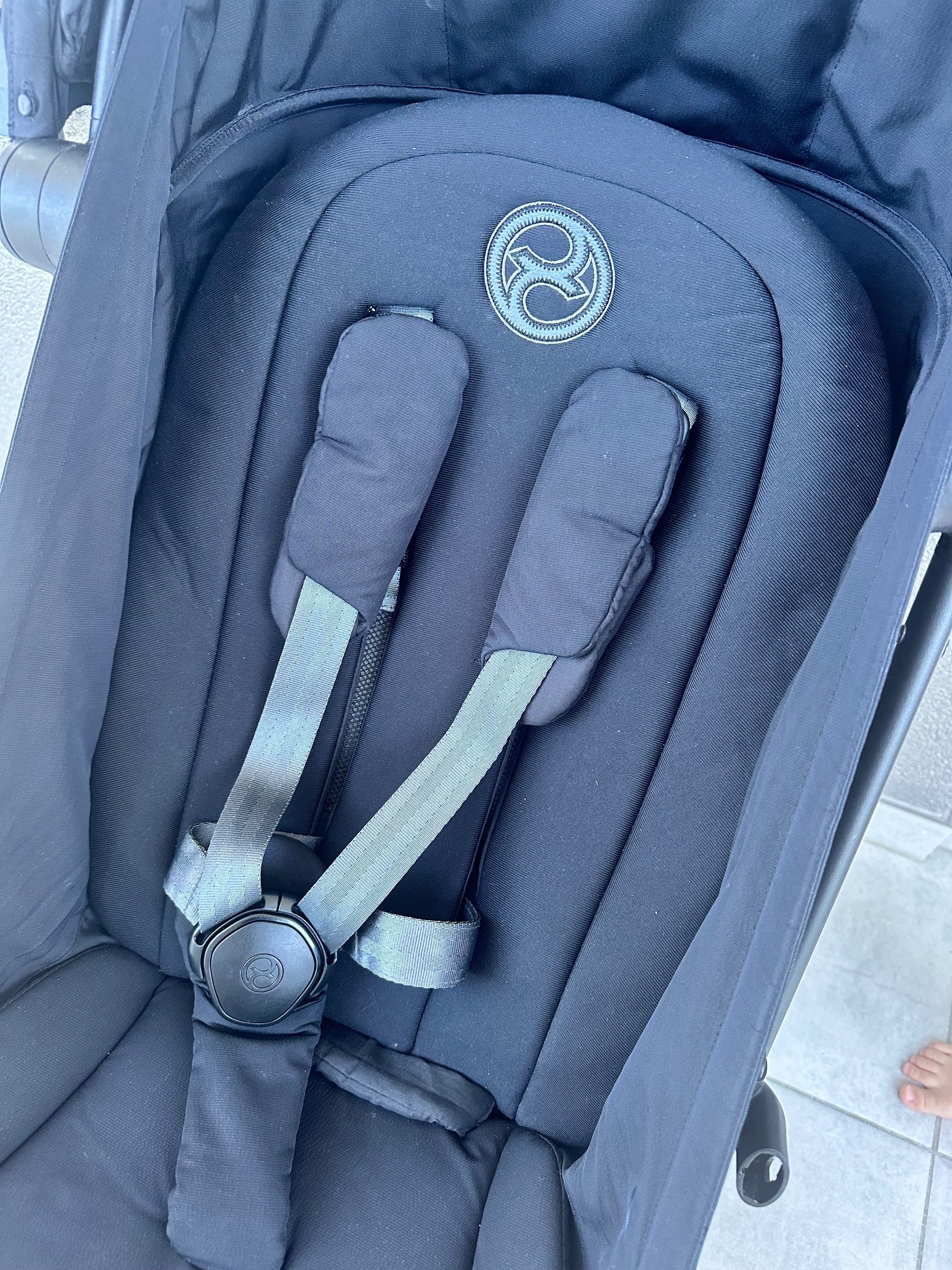 Cybex Coya z ramą Matt Black