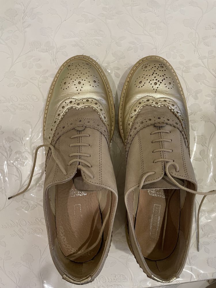 Жіночі туфлі від бренду 5th Avenue