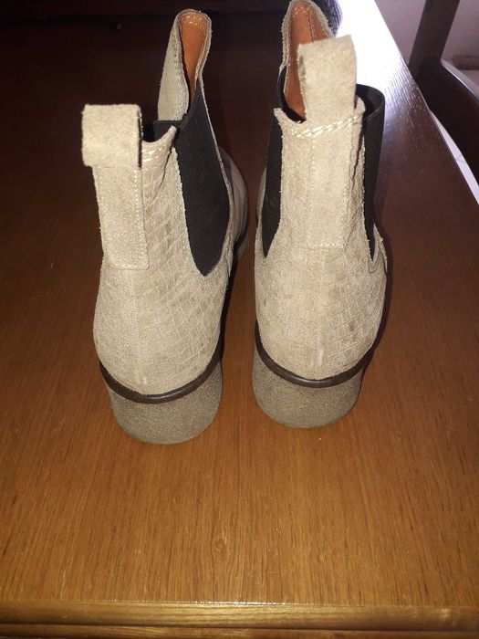 Botas em pele de camurça