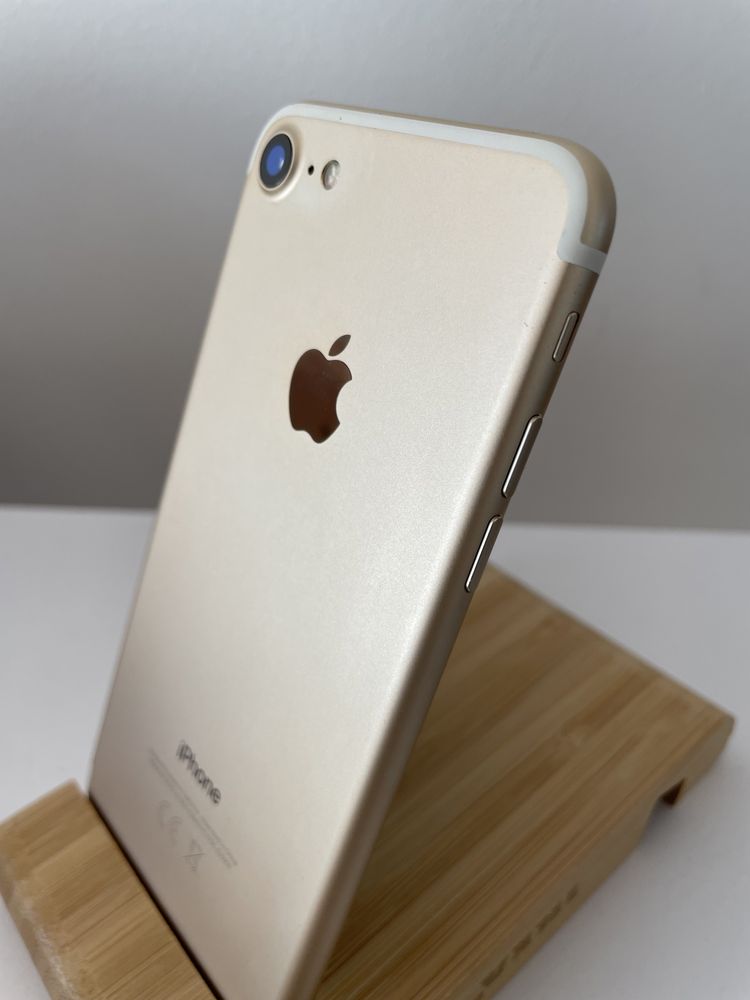 iPhone 7 z etui i szybą ochronną