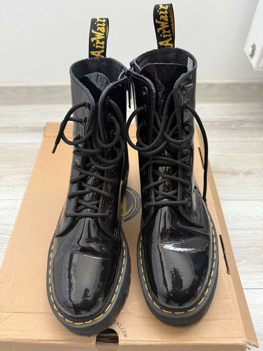 Dr. Martens Jadon Black Patent Lamper 42 – jak nowe