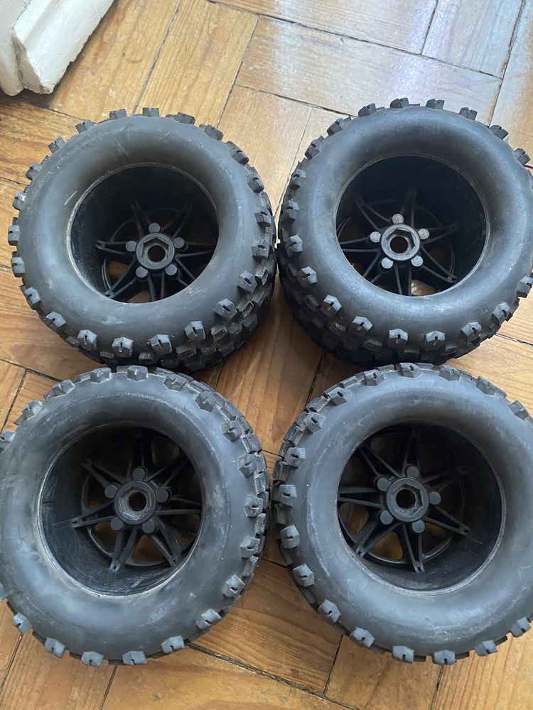 Pneus para monster truck 1/10 .