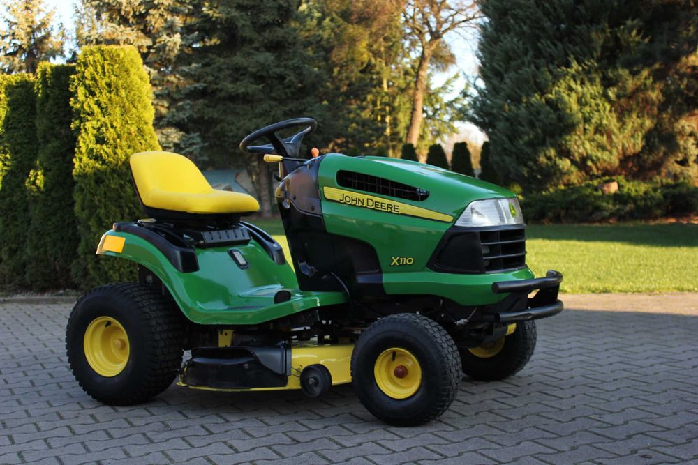 John Deere X110 X 110  Briggs & Stratton TRAKTOREK Kosiarka