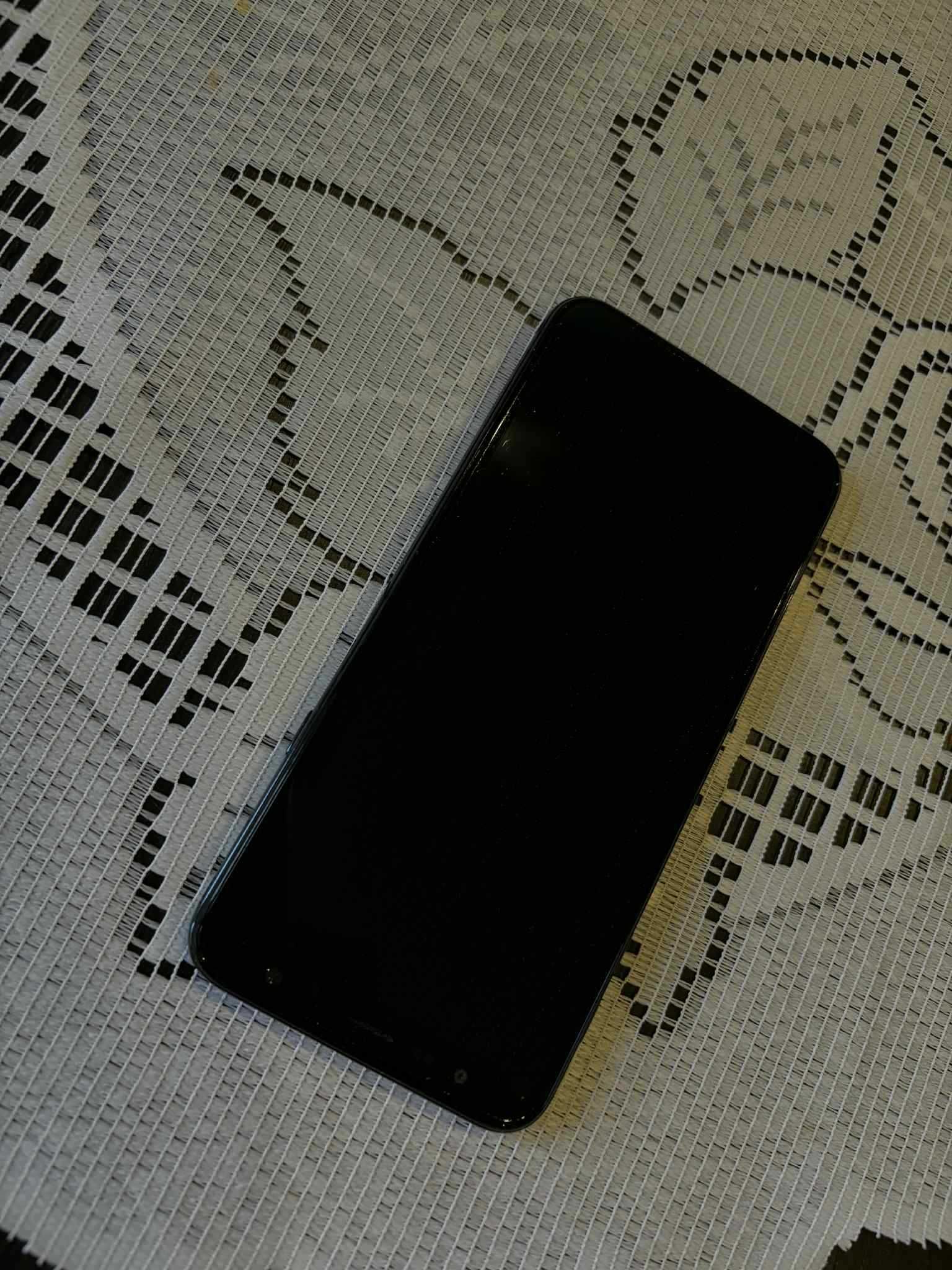 Samsung J4+ uszkodzony płyta sprawna