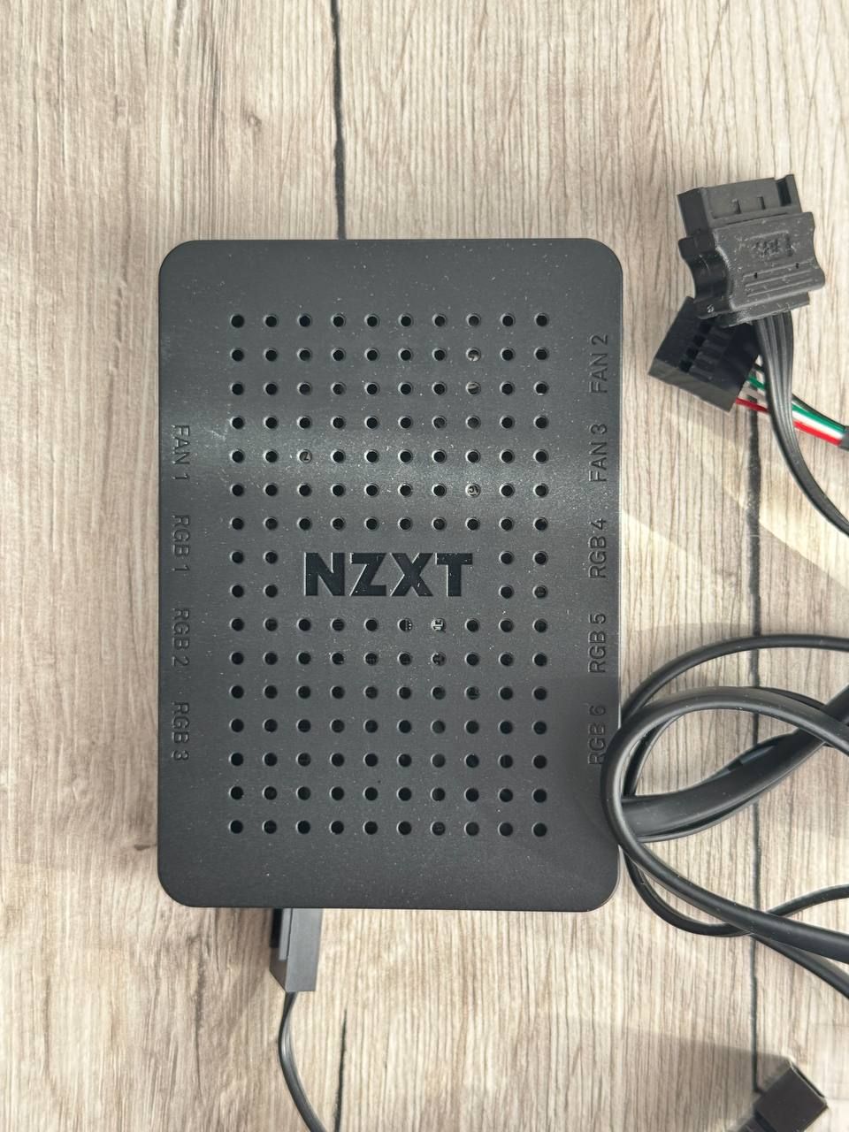 Контролер NZXT RGB & Fan Controller (AC-CRFR0-B1)