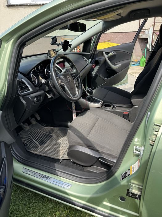 Opel Astra J (IV) 2010r. 1.6 115km