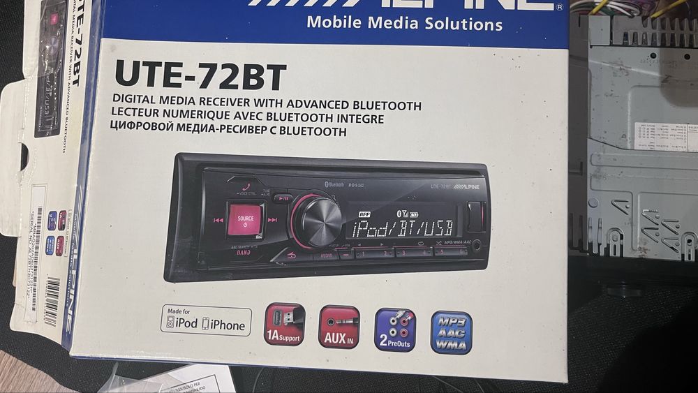 Radio samochodowe Alpine UTE-72 BT Bluetooth, zestaw głośnomówiący