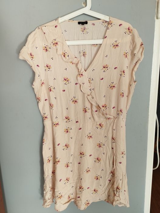 Morelowa sukienka rozkloszowana kwiaty kwiatki River island 46