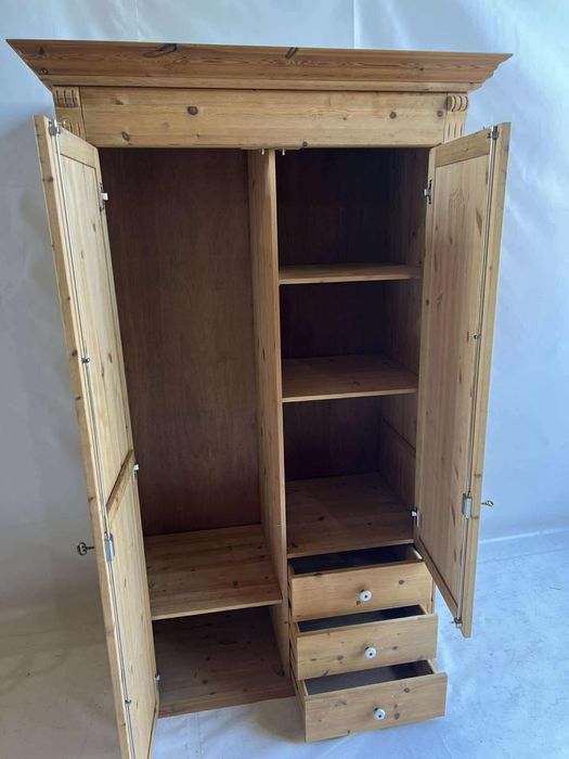 Komoda - szafa z litego drewna