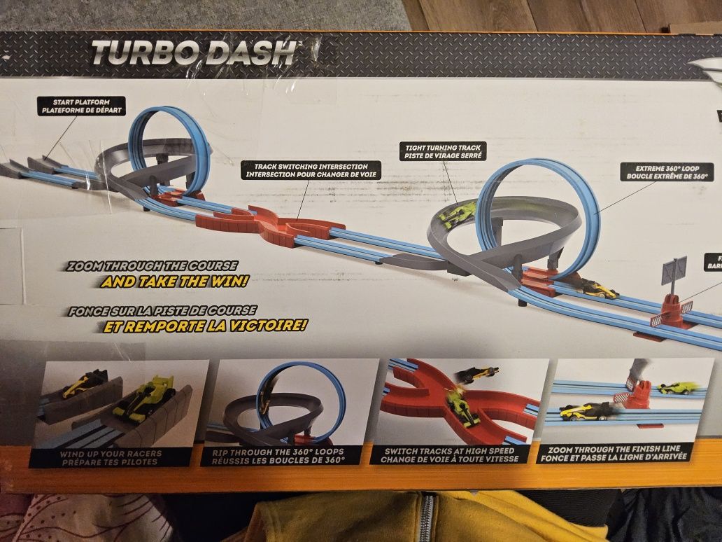 Zabawkowy Tor wyścigowy. Driven turbo Dash/Uszkodzony
