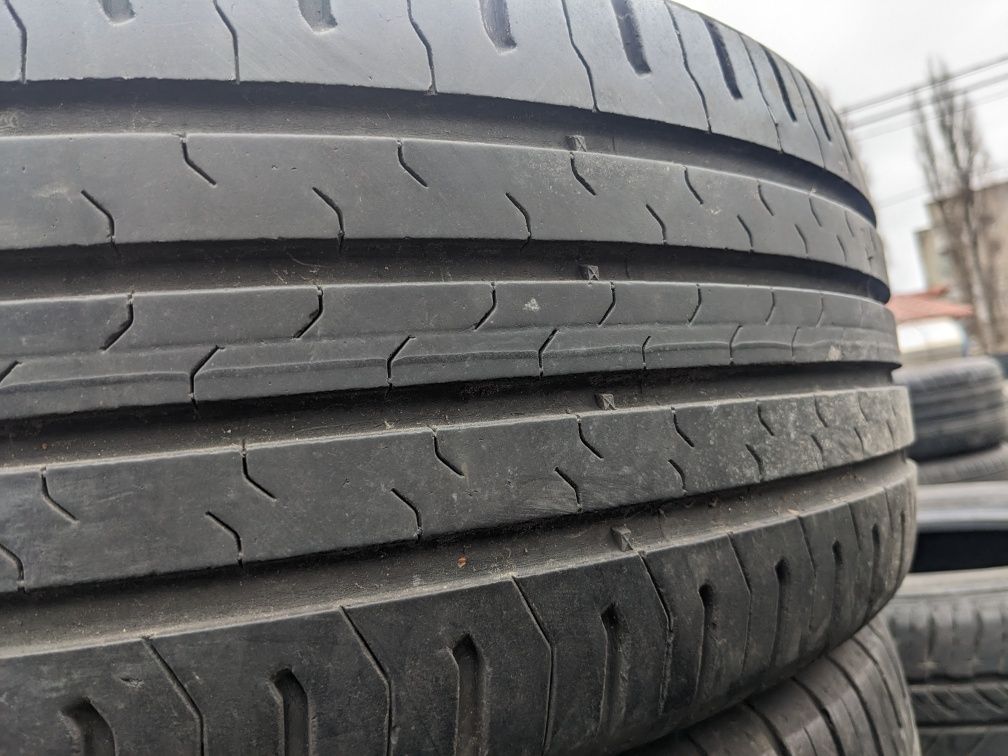 215/60R17 Continental