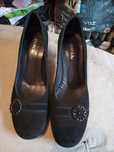 Sapatos pretos com flor