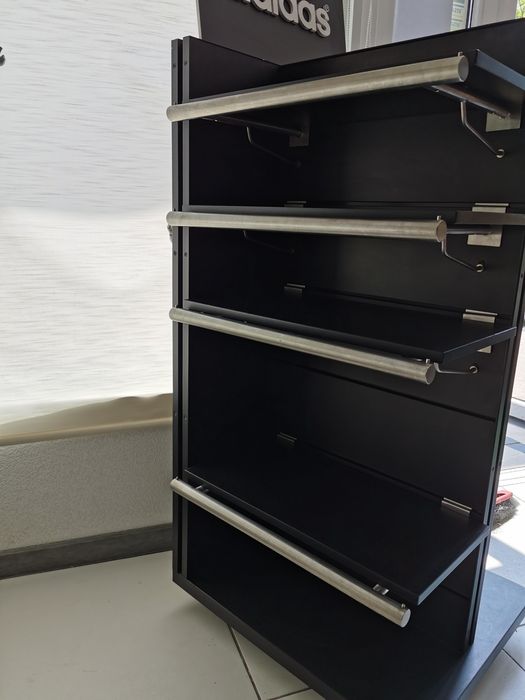 Gondola półki Space Wall do garderoby shop wall