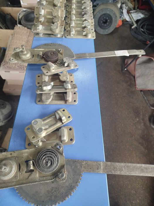 Склопідіймач лівий/правий Зіл-130/Фіксатор ЗІЛ-130 замка дв прав