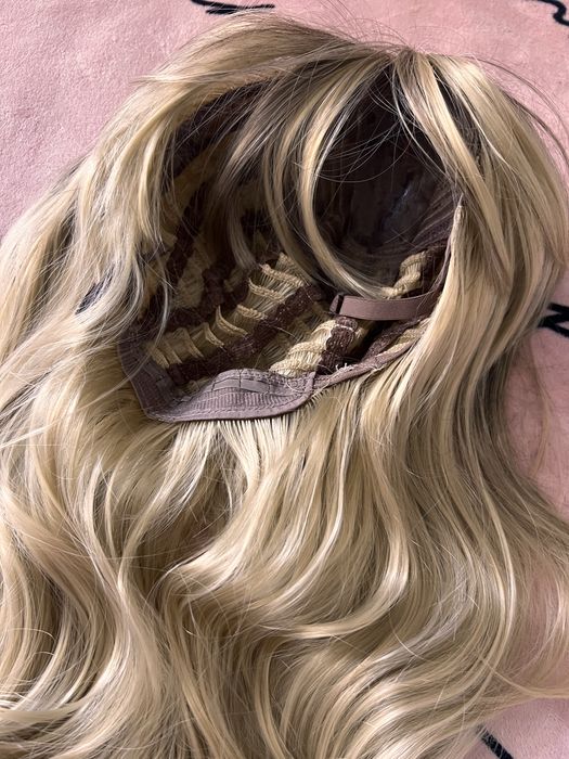 Peruka jasne blond włosy ombre z odrostem nowa ciepły odcień