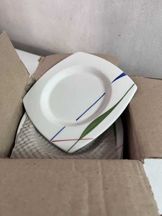 Pratos de sobremesa novos CAIXAS 18 unidades.