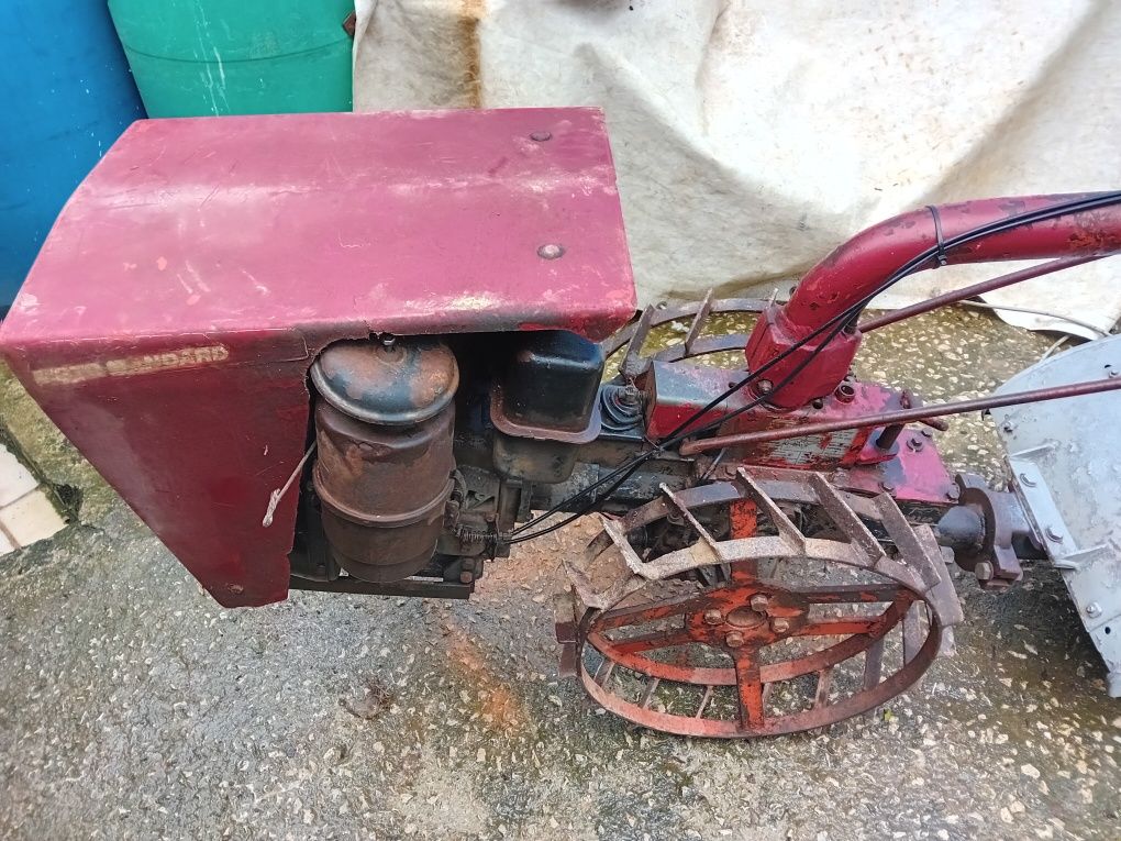 Motocultivador Agrícola com Avaria