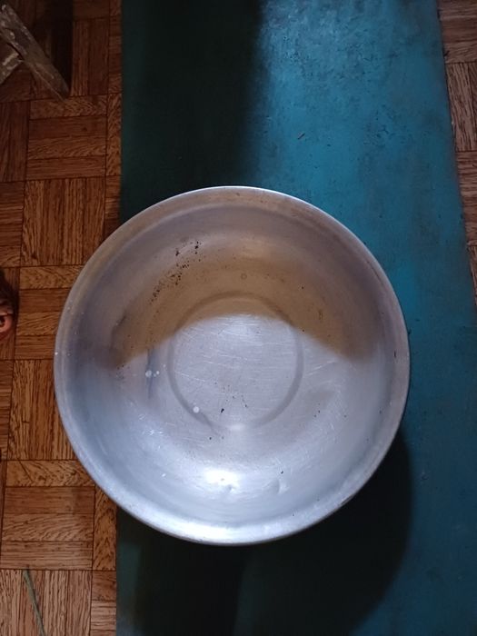 Миска з нержавіючою сталі в гарному стані,б/у