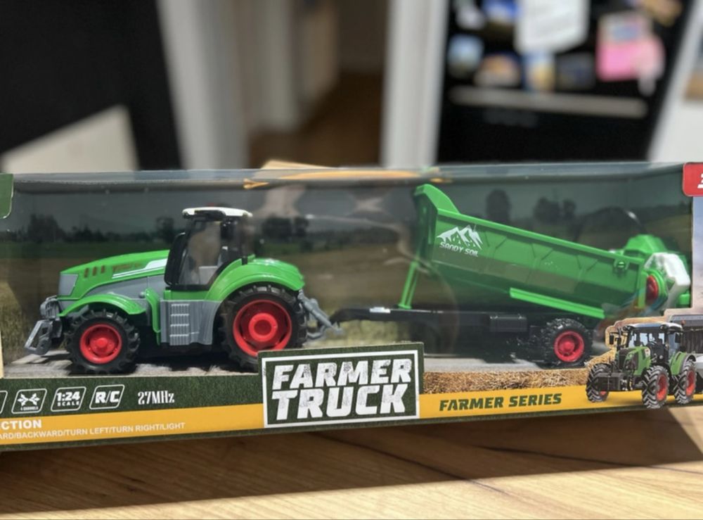 Zdalnie sterowany traktor