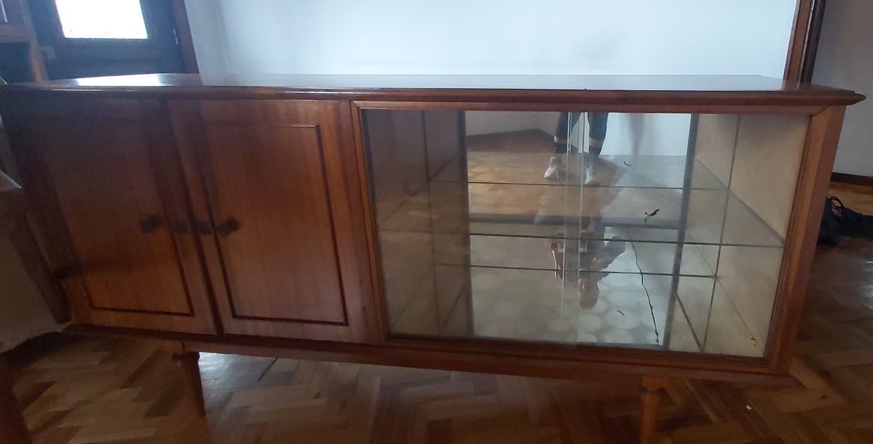 Aparador com vitrine anos 80