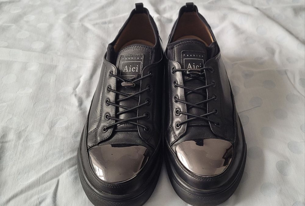 Witam serdecznie.  Mam  na sprzedaż  buty  skórzane damskie.