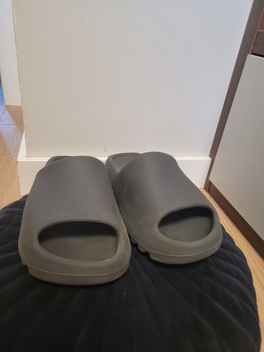 Yezzy slide addidas