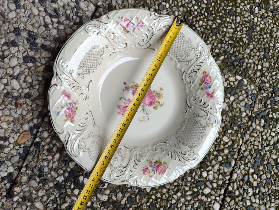 Фарфоровая большая тарелка,