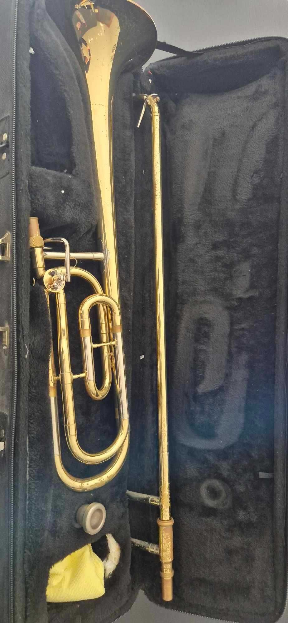 Vendo Trombone Tenor J. Michael usado, em perfeitas condições.