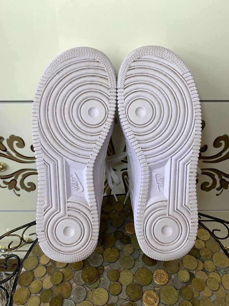 Белые кожаные кеды кроссы кроссовки nike air force 1 barely grape 37