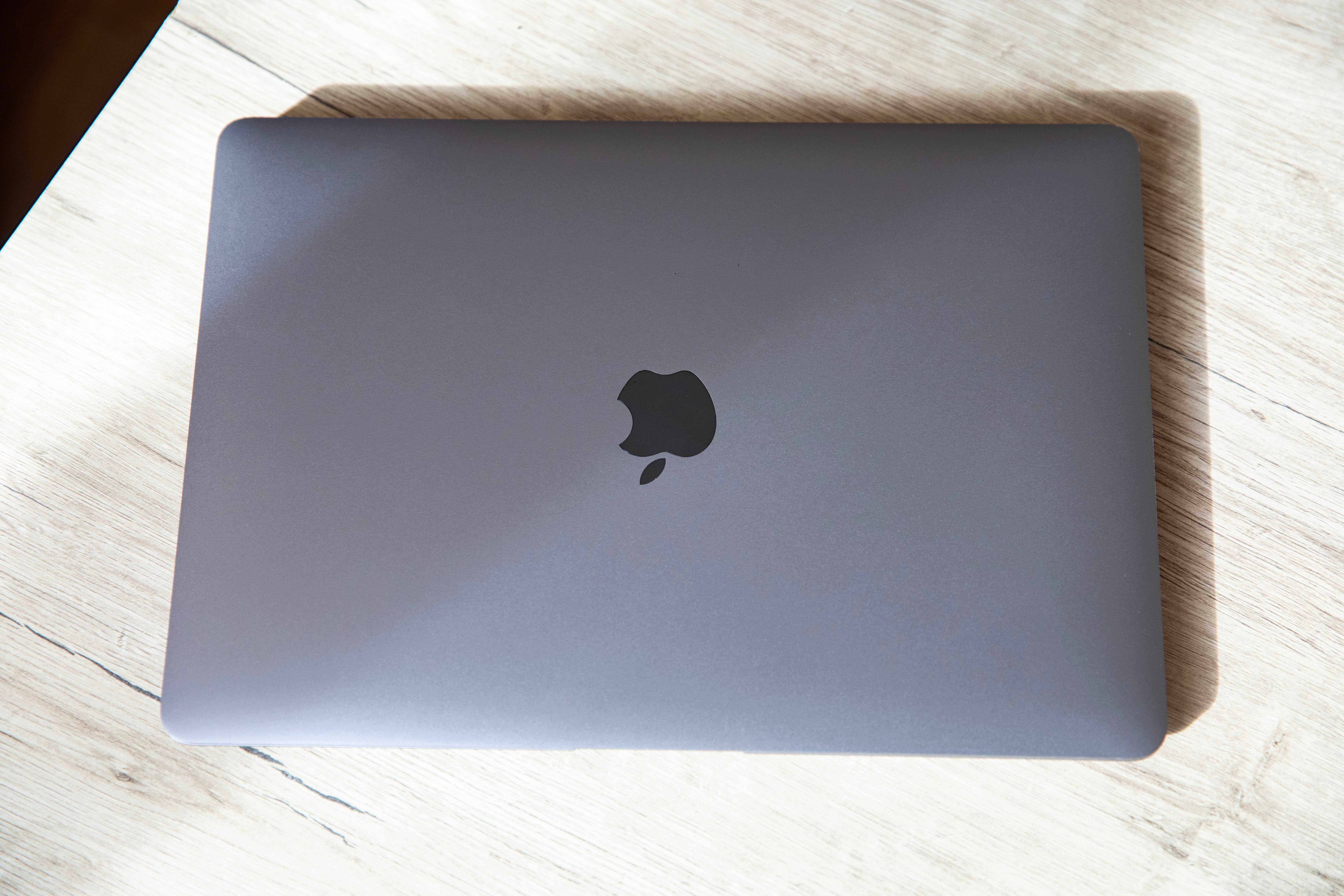 Свежий MacBook AIR m1 50 циклов. Магазин