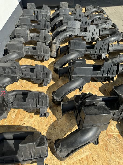 Резонатор повітряний патрубок заборник  Renault 8200923128