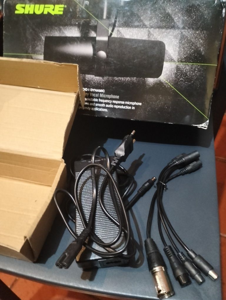 Microfone profissional da marca Shure SM 7B