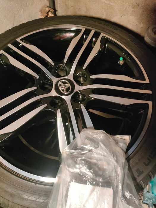 Koła zimowe Toyota CHR opony Nokian 225/45 R19 jak nowe