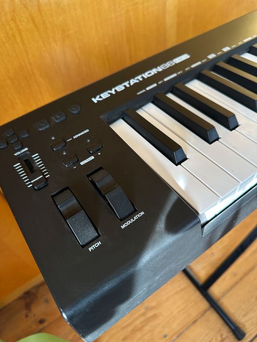 M-Audio Keystation 88 MK3 + Suporte + 2 Pedais