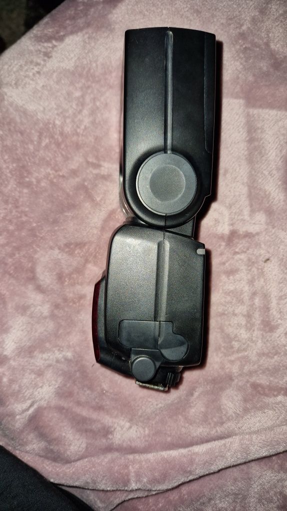Lampa blyskowa YONGNUO YN660 speedlite