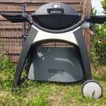 Grill gazowy Weber Q300 – żeliwny ruszt, termometr, zapalnik
