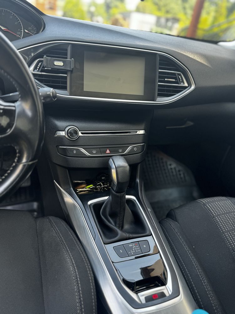 Samochod Peugeot 308