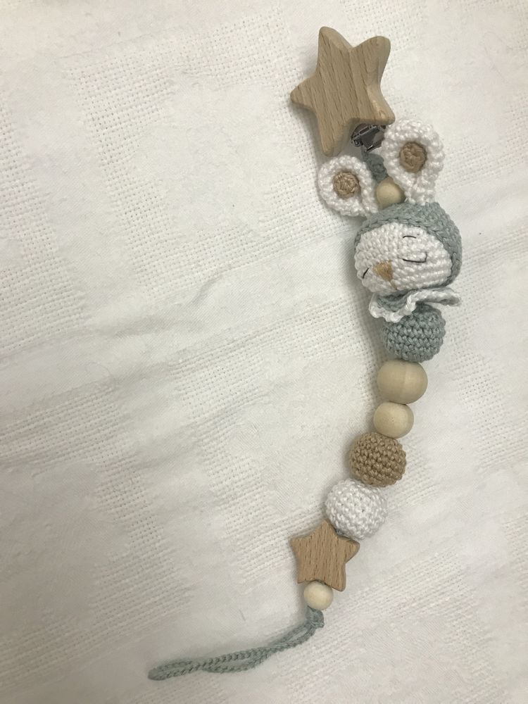 Coelhinha em crochet / amigurumi