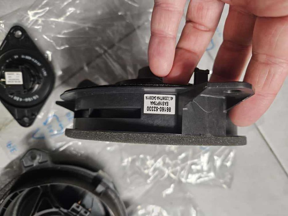 Głośniki Toyota RAV4 2015 Przednie drzwi L i P i podszybie oryginał