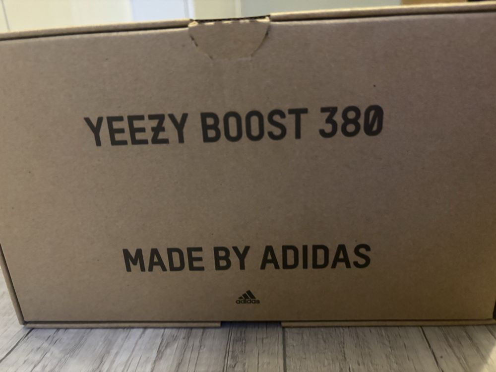 Pudełko po butach yeezy boost 380 Azura