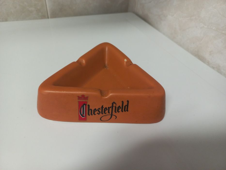 4 Cinzeiros - Lucky Strike, Chesterfield, Carolans