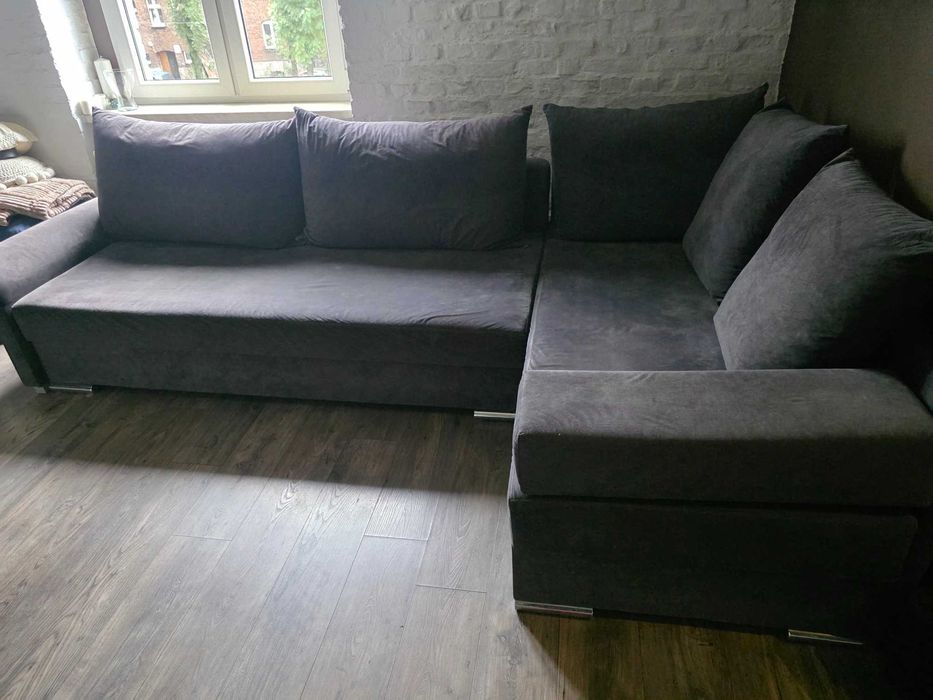 Naroznik z funkcja spania z dwoma pojemnikami