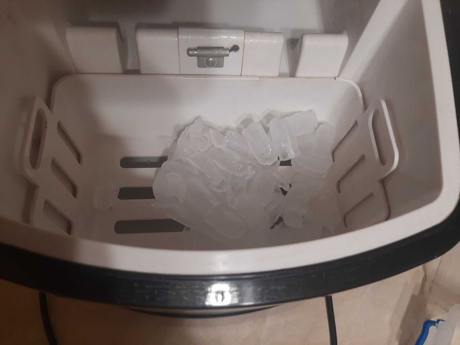 Льодогенератор компресорний CASO design.