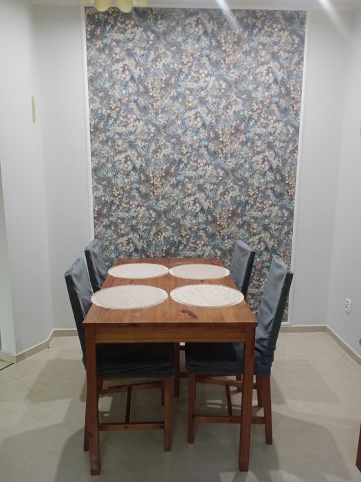 Stół  kuchenny z krzesłami