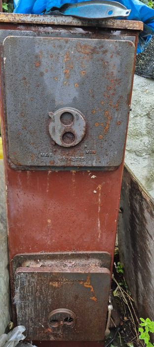 Zabytkowa niemiecka żeliwna koza